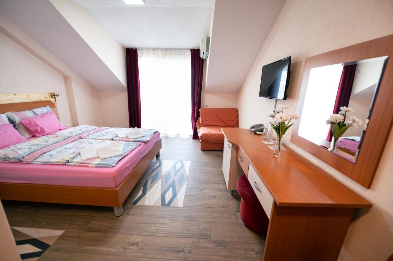 أوهغيد Hotel Holiday-M المظهر الخارجي الصورة
