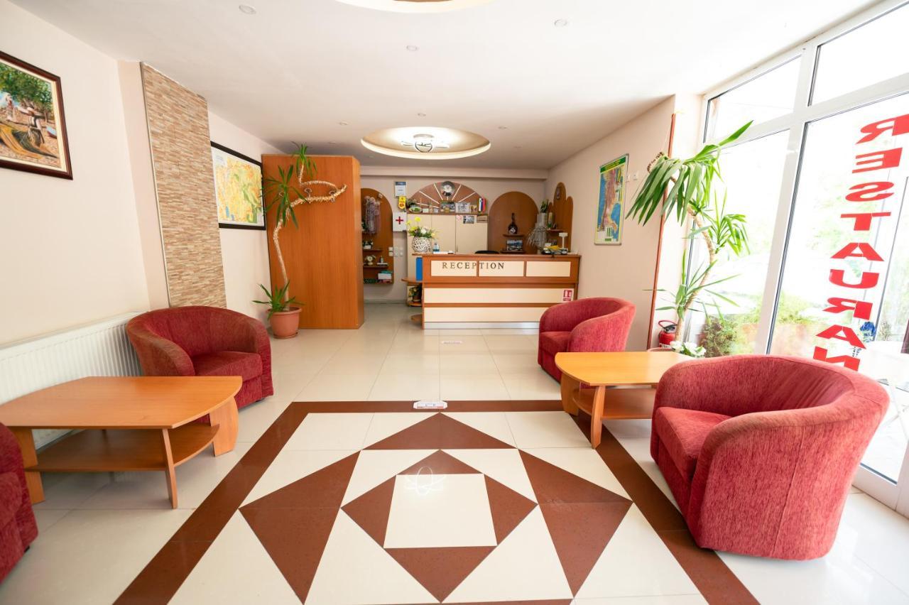 أوهغيد Hotel Holiday-M المظهر الخارجي الصورة