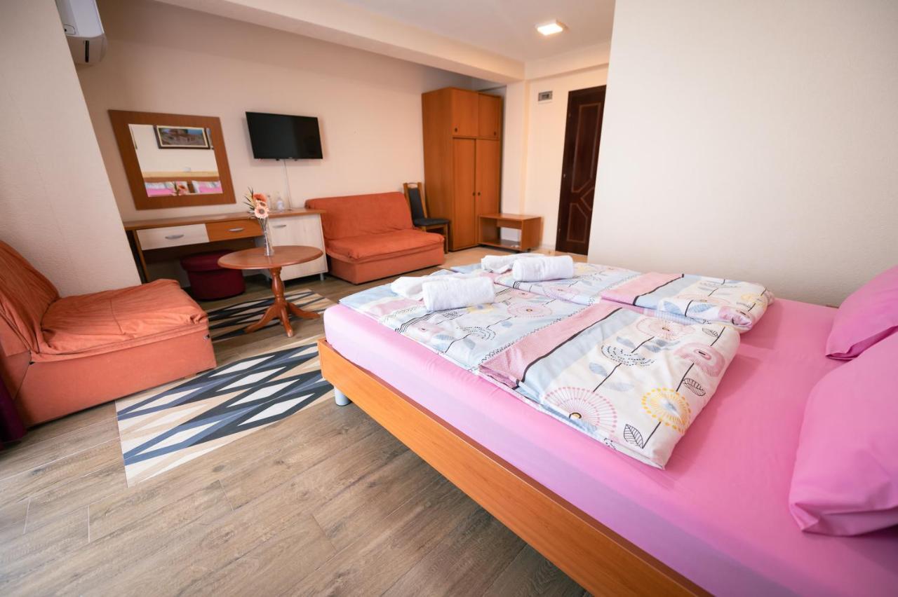 أوهغيد Hotel Holiday-M المظهر الخارجي الصورة