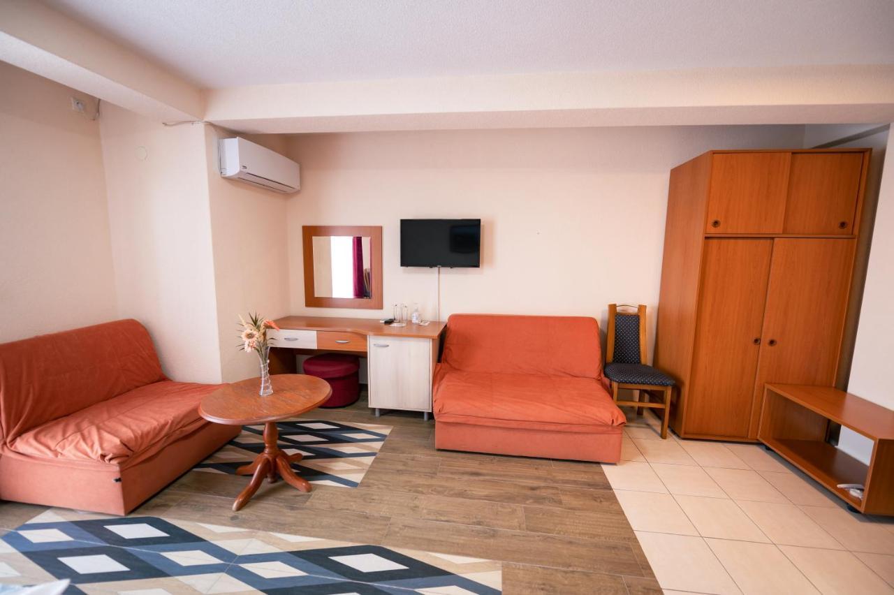 أوهغيد Hotel Holiday-M المظهر الخارجي الصورة