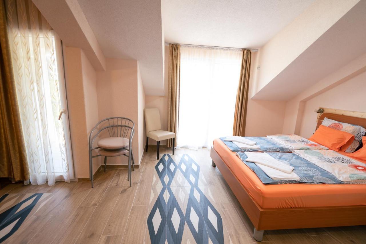 أوهغيد Hotel Holiday-M المظهر الخارجي الصورة