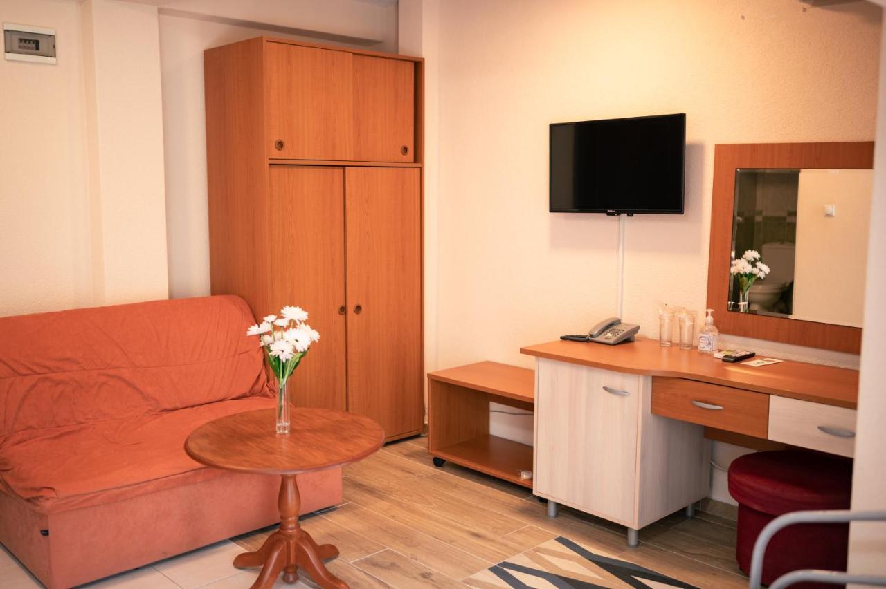 أوهغيد Hotel Holiday-M المظهر الخارجي الصورة