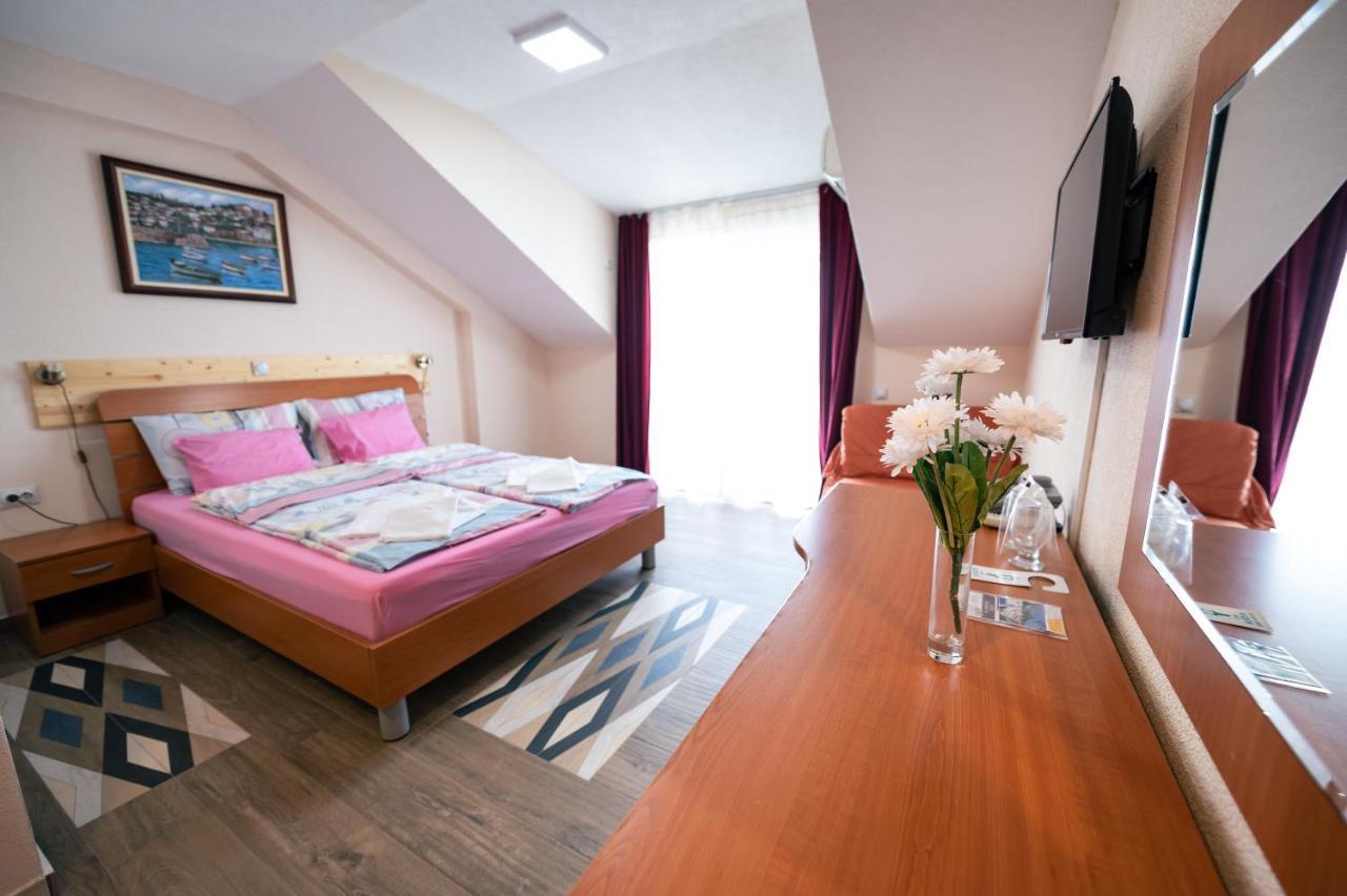 أوهغيد Hotel Holiday-M المظهر الخارجي الصورة