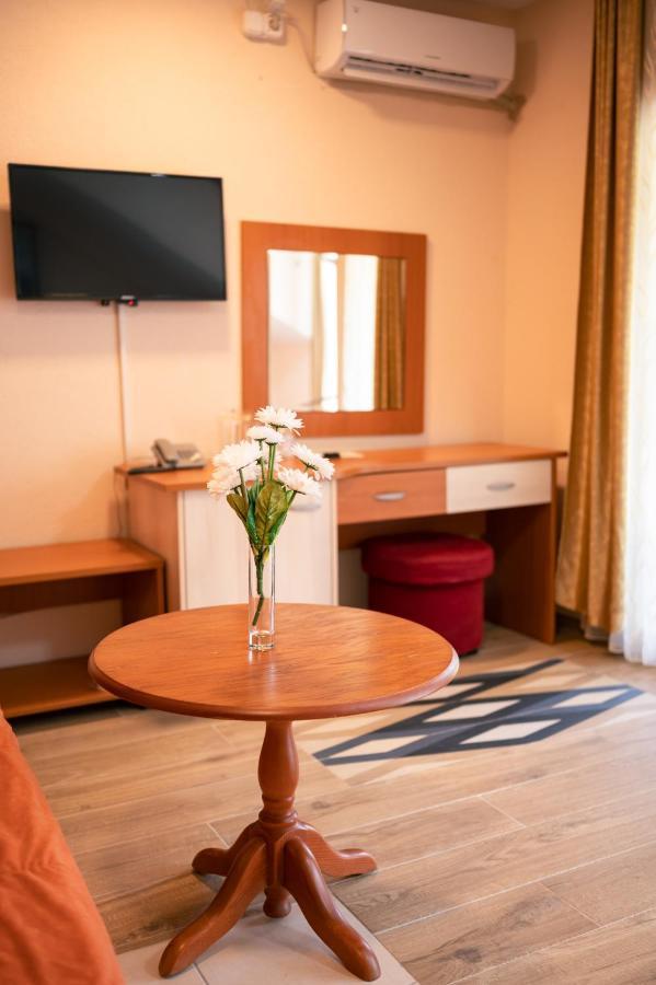 أوهغيد Hotel Holiday-M المظهر الخارجي الصورة