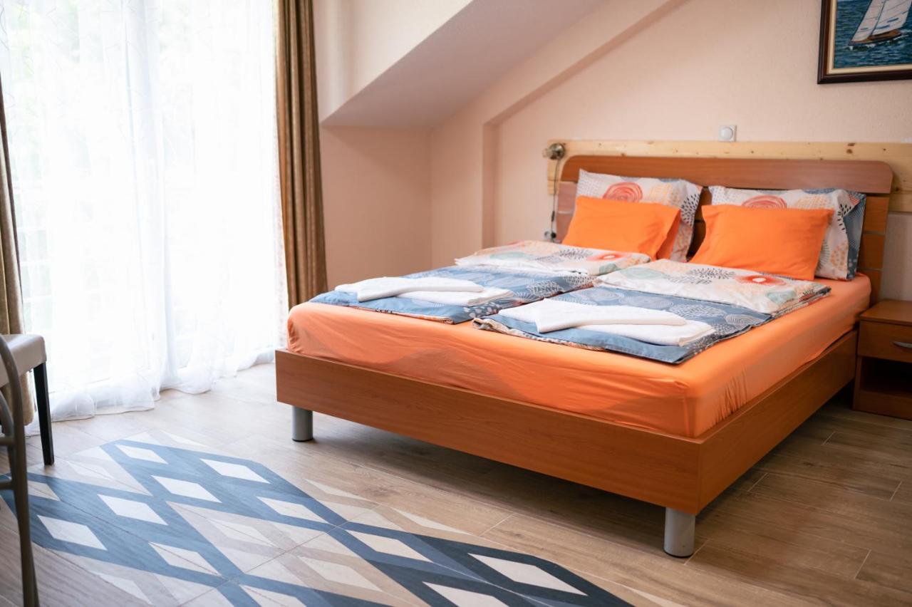 أوهغيد Hotel Holiday-M المظهر الخارجي الصورة