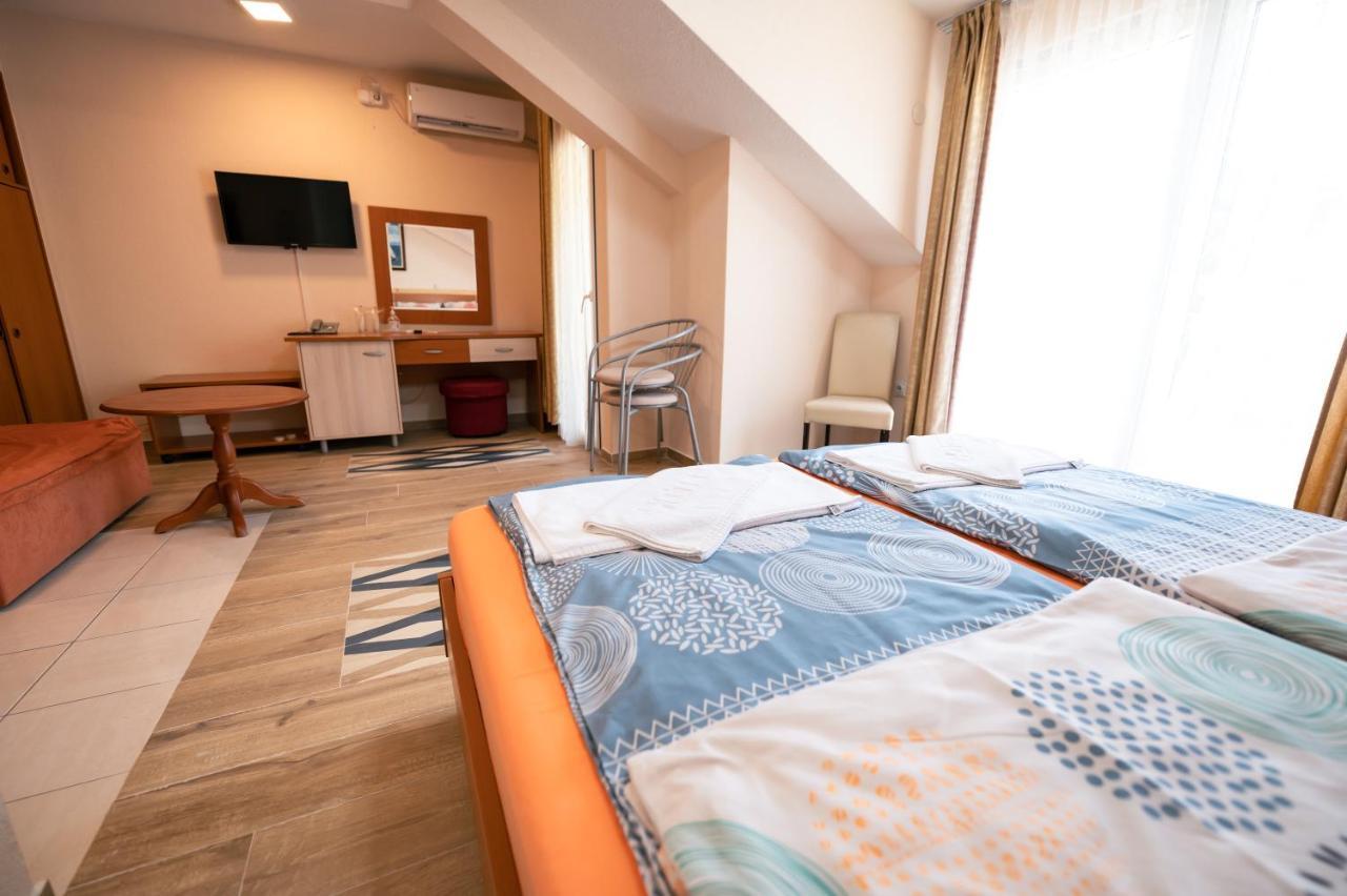 أوهغيد Hotel Holiday-M المظهر الخارجي الصورة